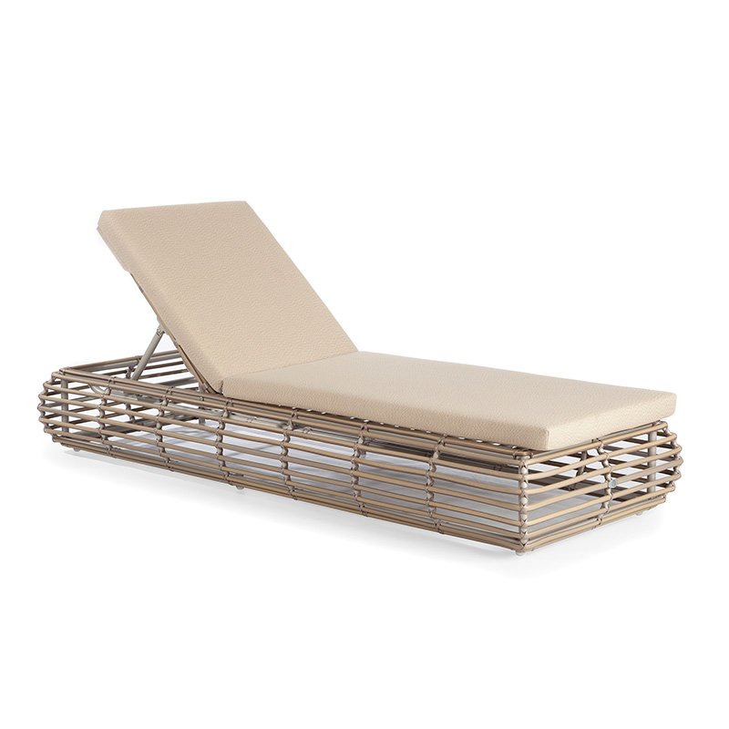 23669.01 Single LOunger Ruby
